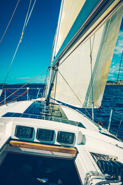 与帆船航行图片下载