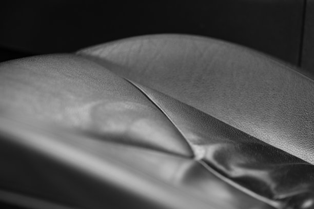 旧跑车真皮座椅图片下载