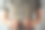 女人拿着竹牙刷，特写图片下载