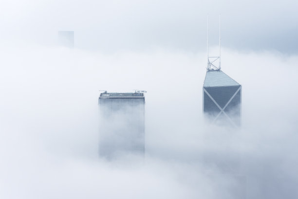 多雾的城市图片下载