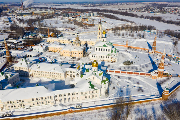 科洛姆纳的显现斯塔罗-戈卢特温修道院的冬季景色图片下载