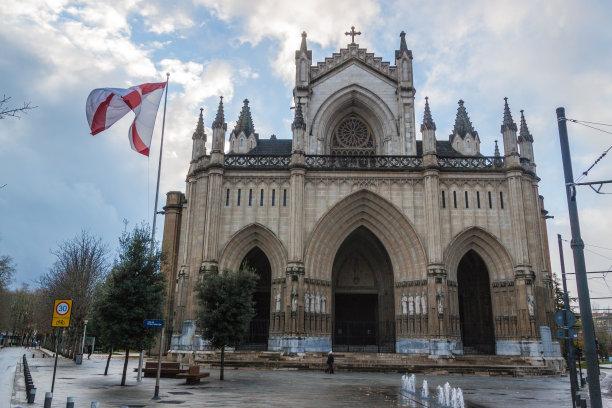 西班牙巴斯克地区维多利亚的玛利亚因麦库拉达大教堂图片下载