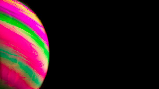 宇宙的行星。摘要星系背景与地球行星地球在宇宙空间，阳光在黑暗背景。宏观肥皂泡沫与洗碗皂。图片下载