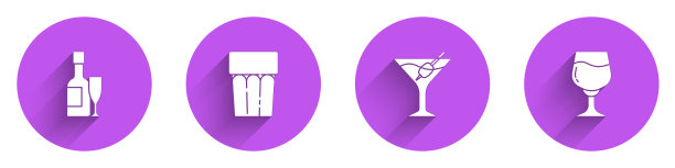 将香槟酒瓶和玻璃酒杯放入水图片下载