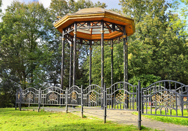 城市广场上的凉亭图片下载