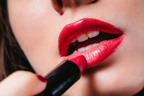 女人用口红图片下载