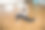 年轻漂亮的女人在瑜伽室练习瑜伽。年轻漂亮的女孩在家里做运动。和谐，平衡，冥想，放松图片下载