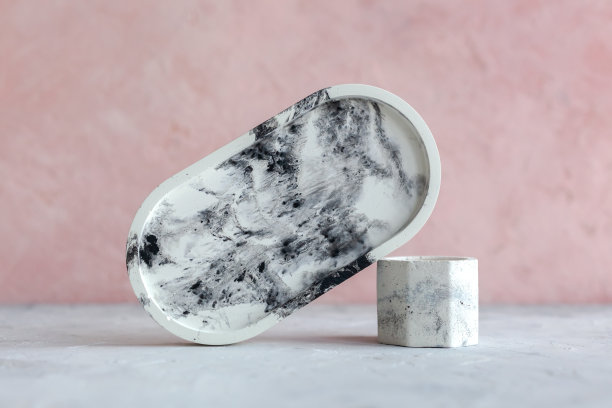 一套颜色单色石头烛台与抽象的污点和心和盘子图片下载