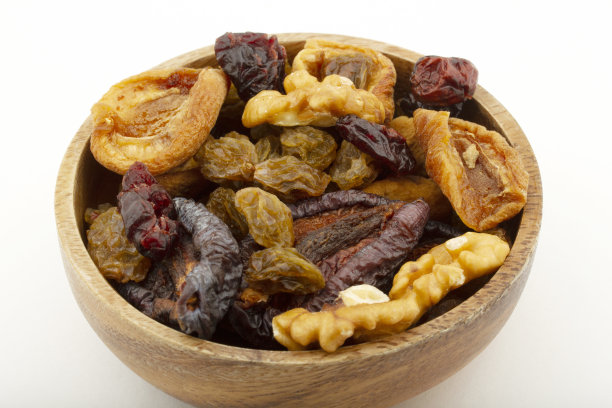 在盘子里混合干果图片下载