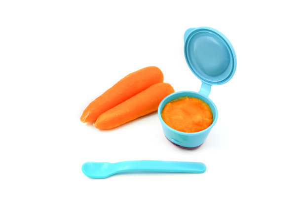 婴儿第一个固体。断奶。自制蔬菜泥图片下载