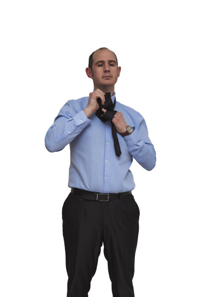 正在打领带的商人图片下载