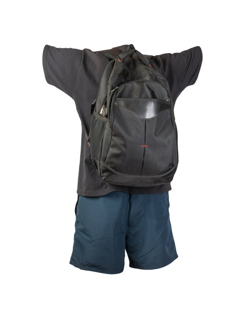 背包，运动短裤，t恤孤立在白色福恩。每天穿的衣服图片下载