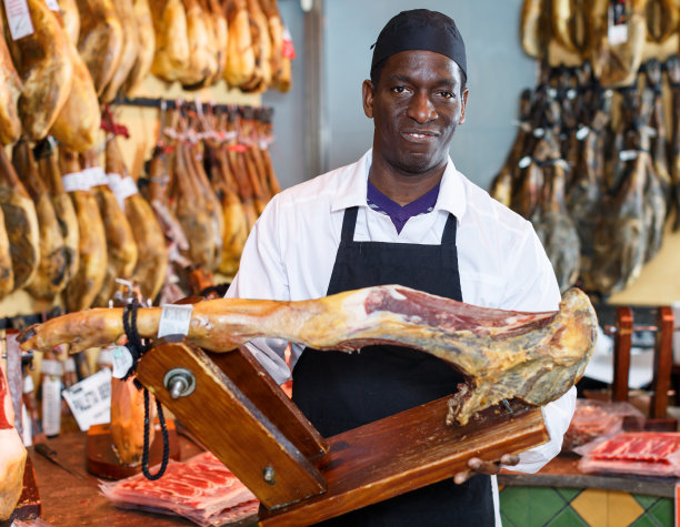 卖火腿的肉店老板图片下载