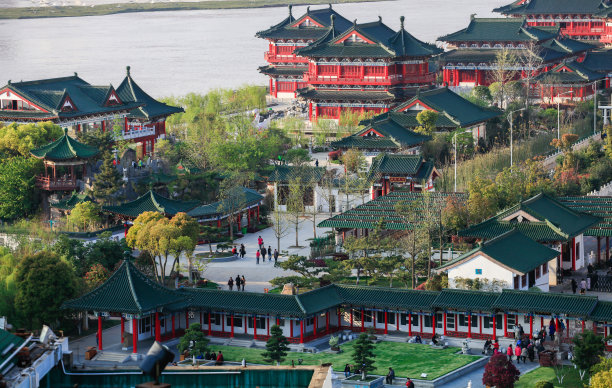 赣江边晚霞下的唐代滕王阁鸟瞰图图片下载