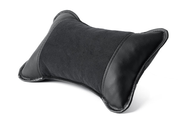 黑色颈枕孤立在白色背景上。图片下载