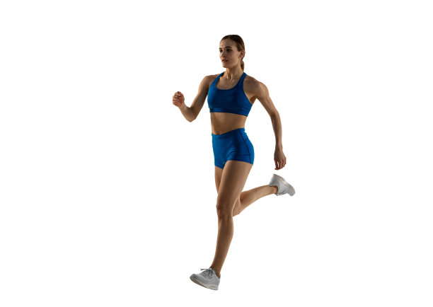 年轻女田径运动员训练孤立在白色工作室背景。图片下载