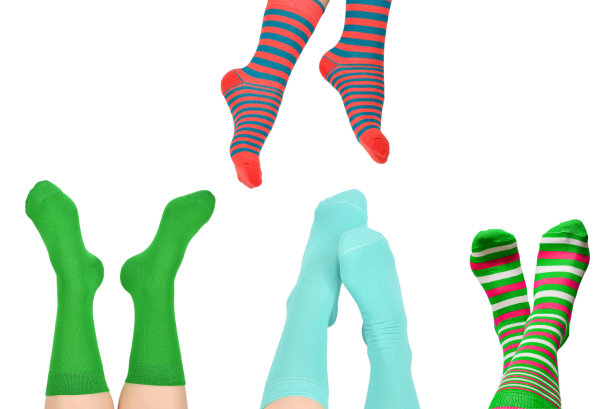 穿绿袜子的女人被孤立在白色的背景上。前视图。图片下载