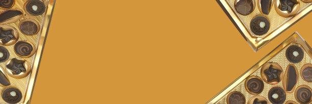 巧克力松露分类。糖果和巧克力横幅。巧克力糖果盒的特写孤立在黄色的背景。各种巧克力松露。糖果旗帜。图片下载