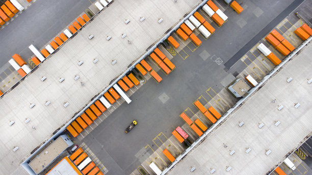 配送物流大楼停车场图片下载