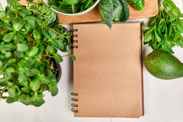 平铺各种绿色蔬菜，围绕烹饪食谱，杂货。图片下载