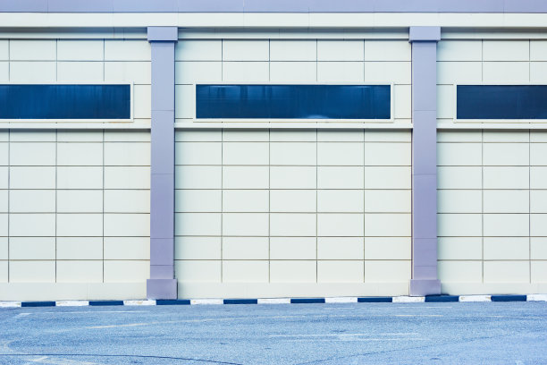 私人车库的金属墙。图片下载
