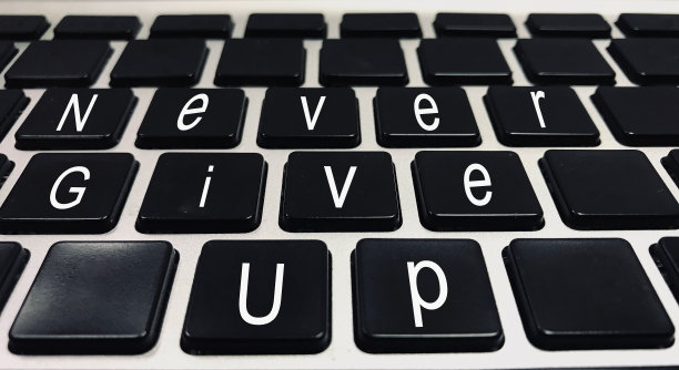 永远不要放弃在键盘上写字图片下载