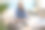 年轻女子整理卧室内的内衣。当代折叠集装箱箱服装图片下载