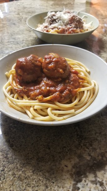 意大利面条和肉丸图片下载