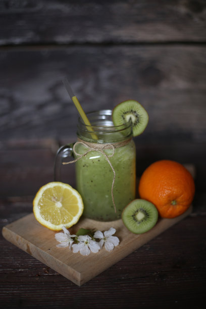 健康的绿色奶昔在罐子库存照片图片下载