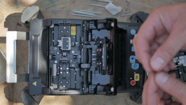 光纤接头机特写图片下载