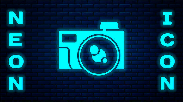 发光的霓虹灯照片相机图标孤立在砖块上图片下载