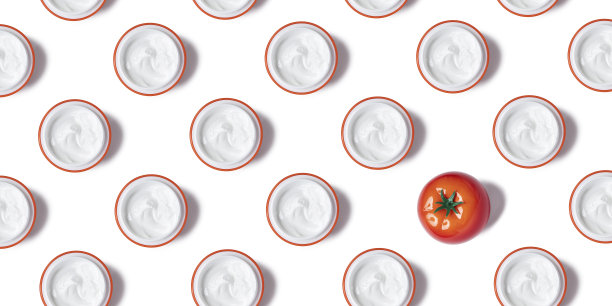 无缝图案的番茄形包装与面霜或面膜隔离图片下载