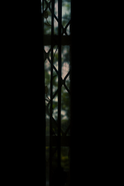 从窗户后面看风景图片下载