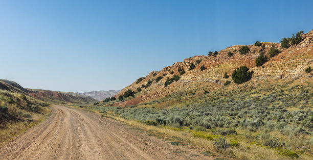 环绕铜山(怀俄明州)的土路沿途的景观图片下载