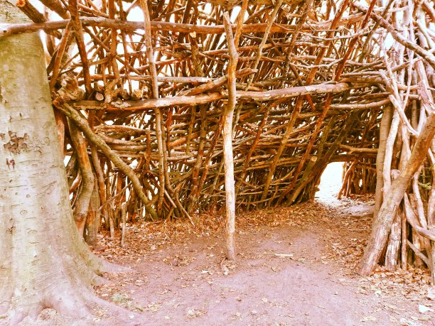 用木头建造的大摊位图片下载