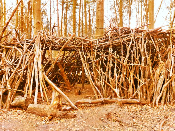 用木头建造的大摊位图片下载