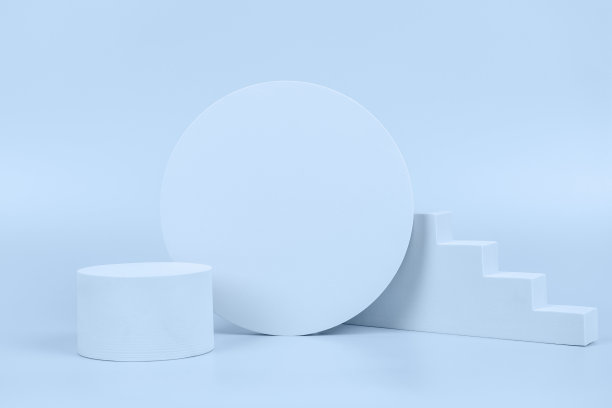 抽象的空几何形状平台平台上浅蓝色的背景。最小的不同形状的舞台展示台图片下载