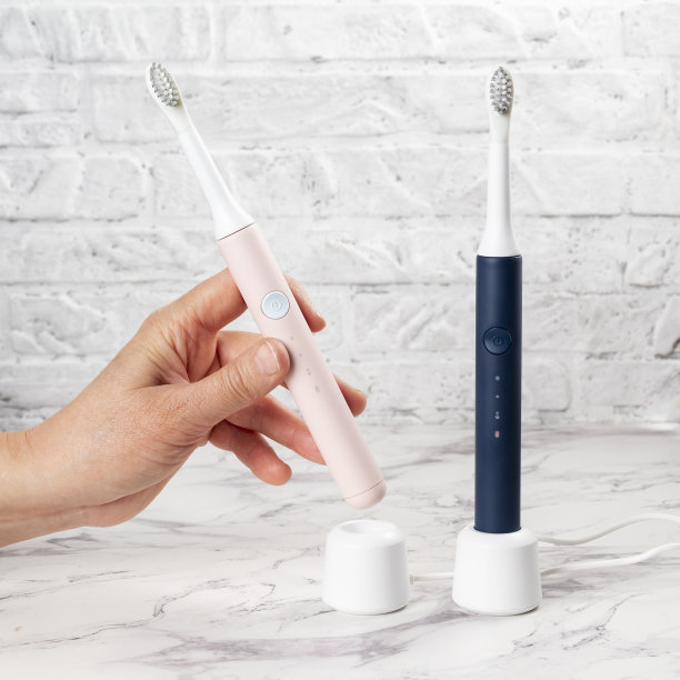 女性手持电动牙刷图片下载