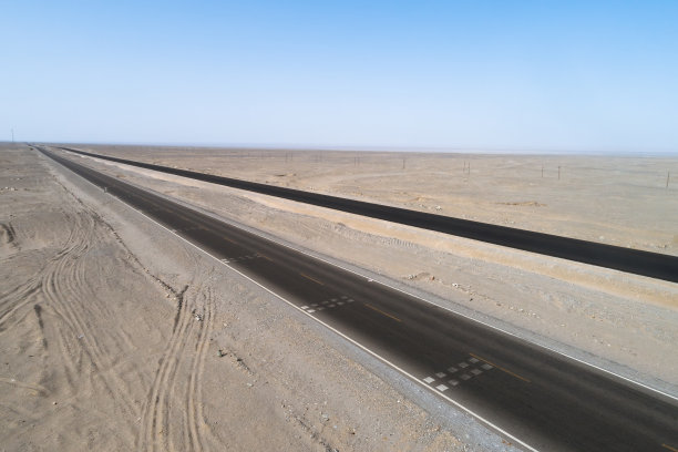 中国新疆戈壁高速公路航拍照片图片下载