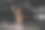 女性健身教练肖像在一个健身房的背景图片下载