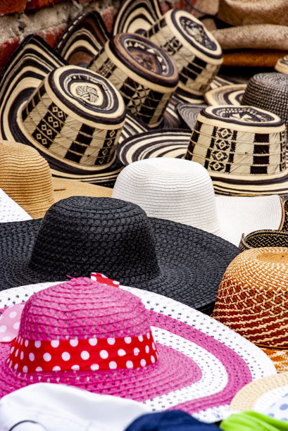 在哥伦比亚卡塔赫纳de Indias大街上出售的帽子图片下载