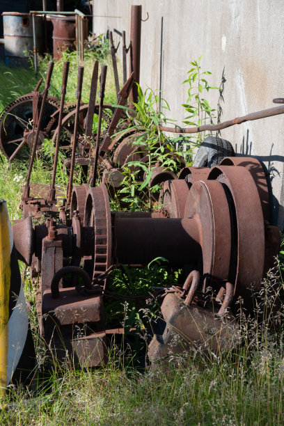 室外生锈的旧机器图片下载