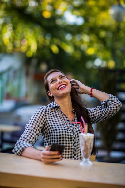 咖啡馆库存照片里的美女图片下载