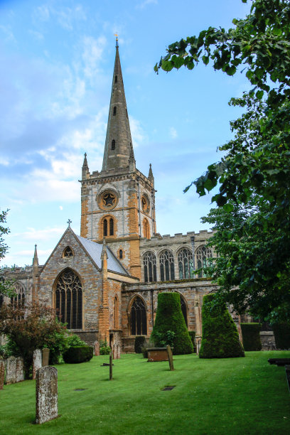 英国埃文河畔斯特拉特福的圣三一教堂图片下载