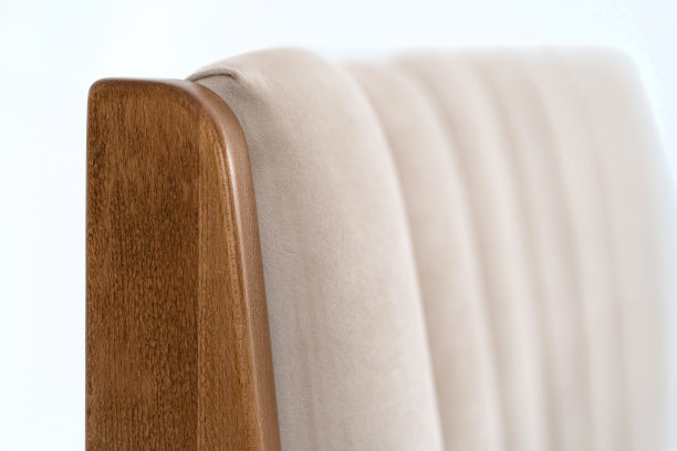 双人床，白色背景上有单独的床垫。床的碎片图片下载