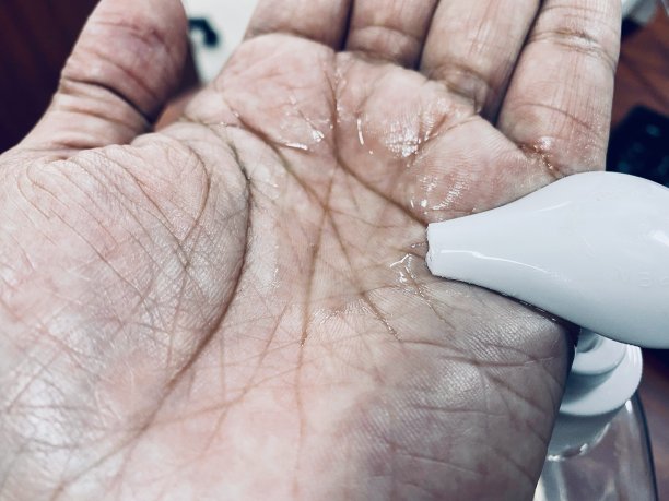 消毒剂和COVID - 19防护图片下载