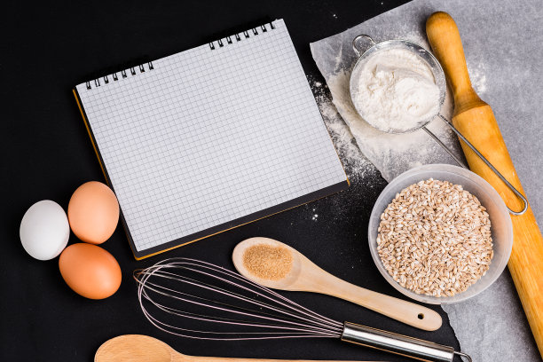 食物配料摆在桌上图片下载