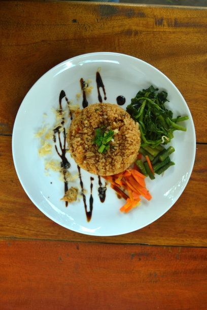 白盘芦笋豆胡萝卜炒饭图片下载