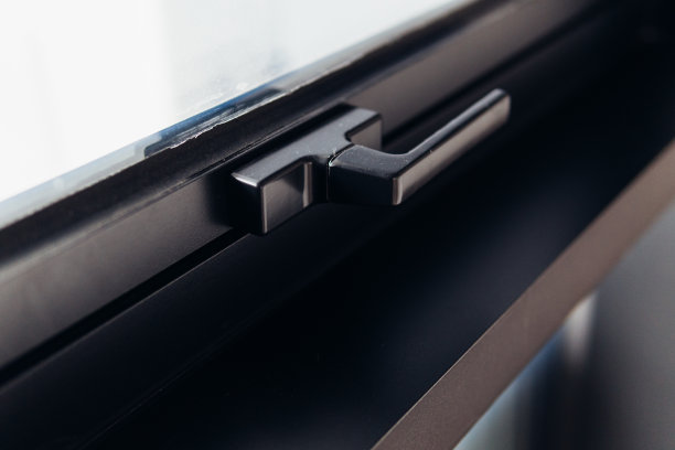 黑色窗口把手特写图片下载