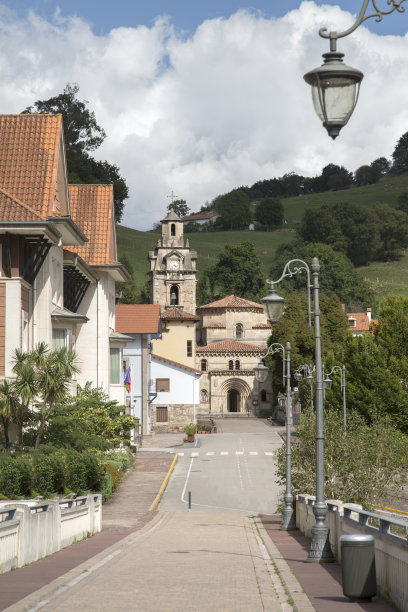 普恩特-维斯戈的圣米格尔教堂;Pasiego山谷;坎塔布里亚图片下载